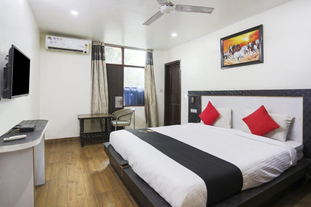 Capital O The Nest Expo Near Pvr Ansal Plaza Greater Noida Hotel Bagian luar foto