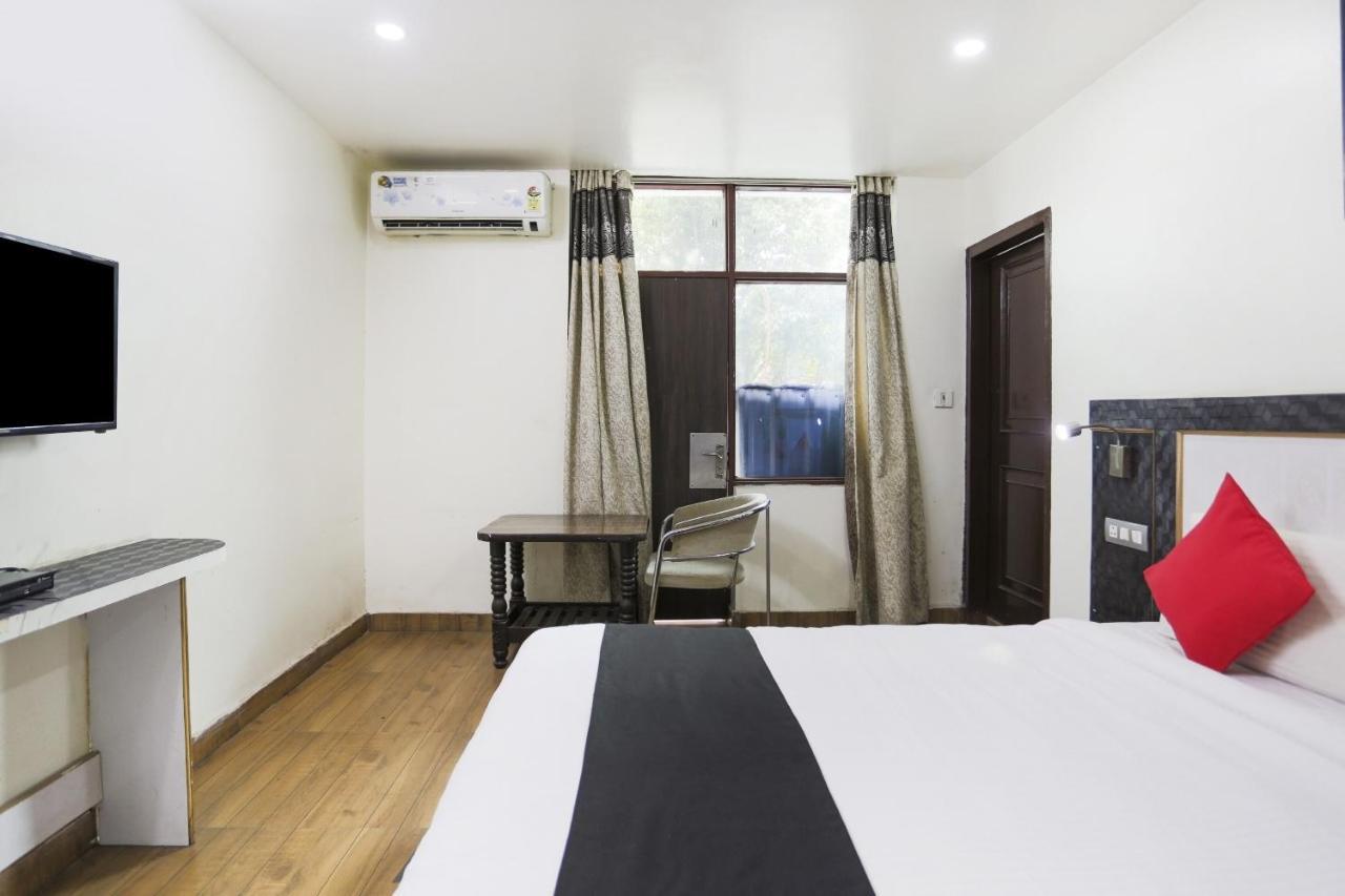 Capital O The Nest Expo Near Pvr Ansal Plaza Greater Noida Hotel Bagian luar foto